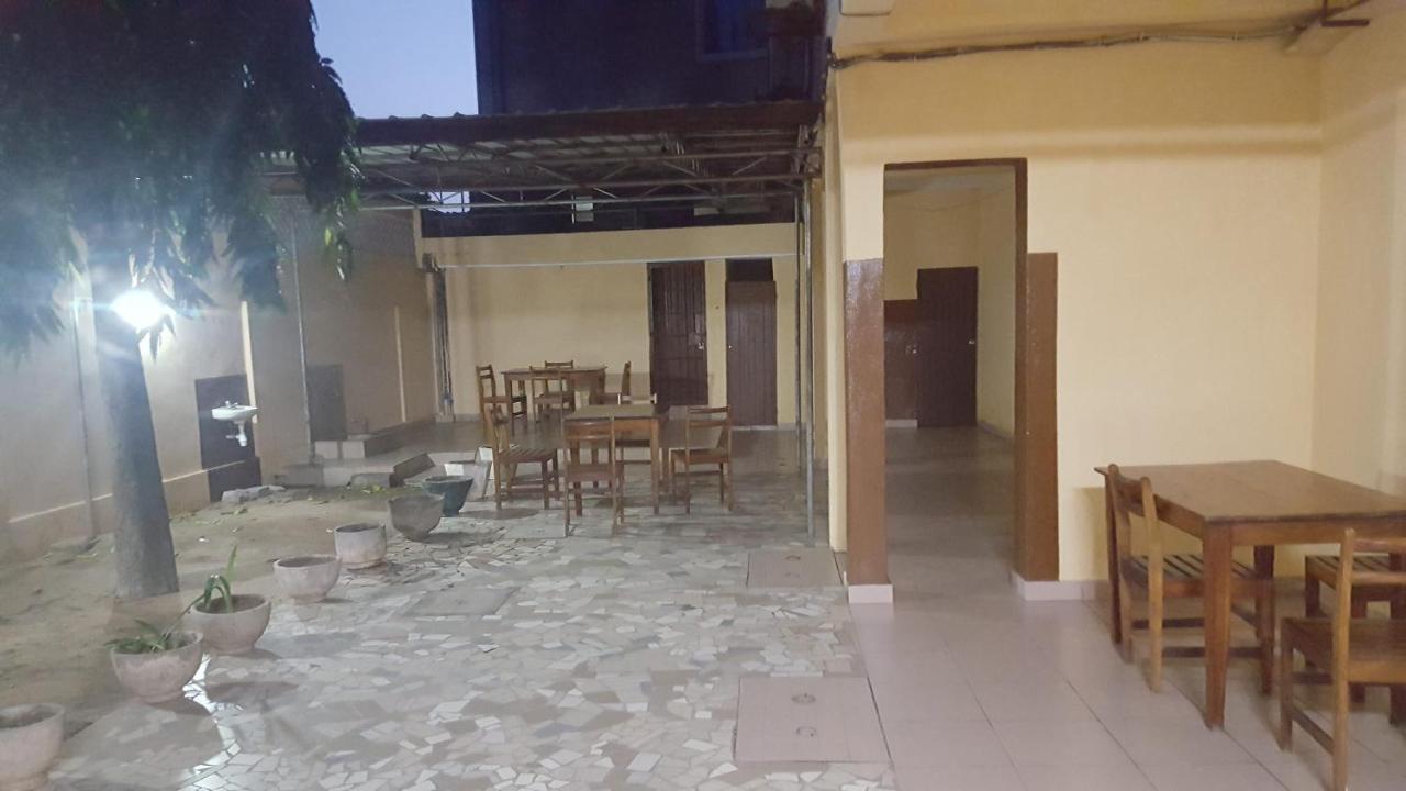 Academia Hôtel Lomé Exterior foto